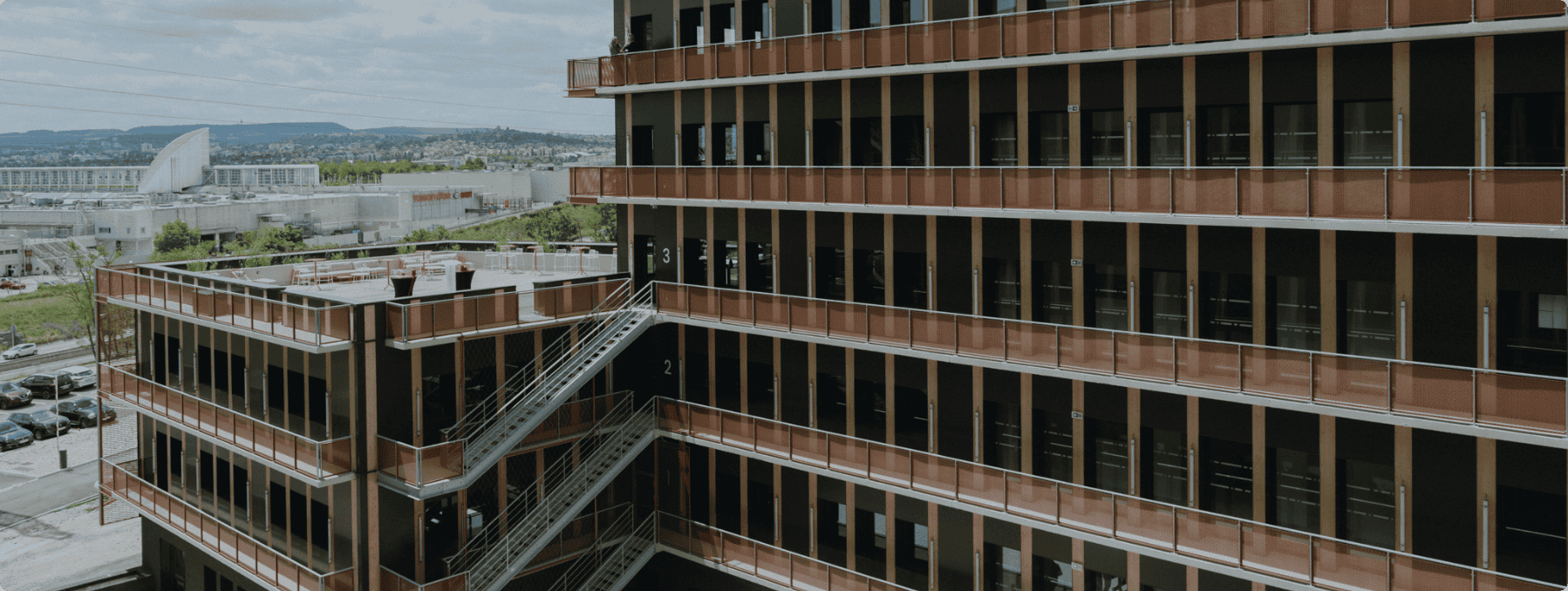 Vue de côté du bâtiment CPage